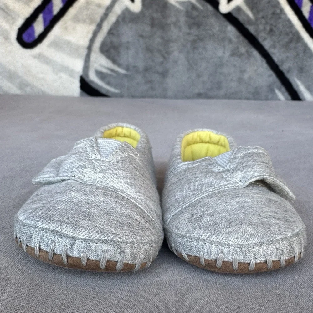 Size 4c - Toms Baby Crib Shoes Grey Gray Unisex Hook Loop Closure Free Shipping
